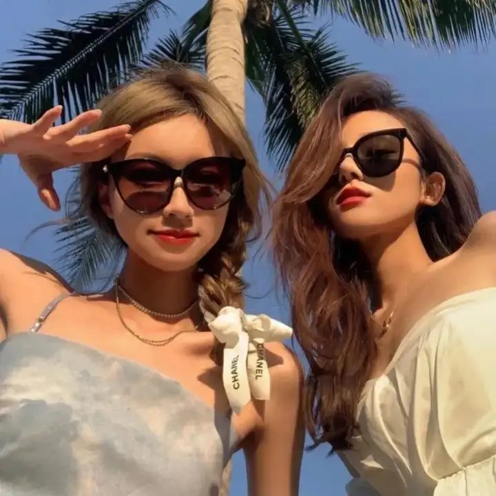 圣洁的艾曼妞